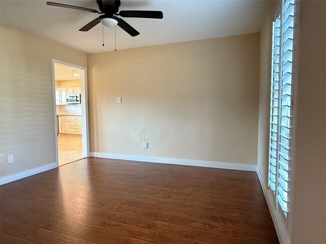 Foto del edificio - 318 Big Hollow Ln