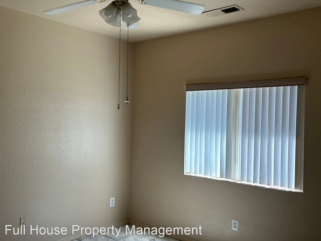 Foto del edificio - 3 br, 1.5 bath House - 1122 N Belmont