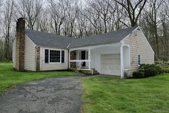 Building Photo - 4 Briggs Ln