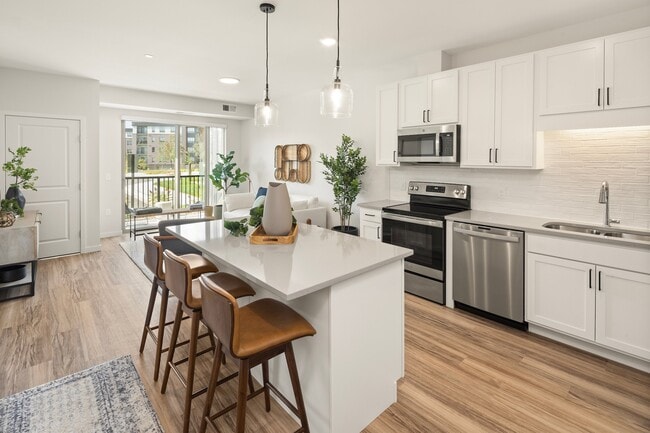 Building Photo - Aster