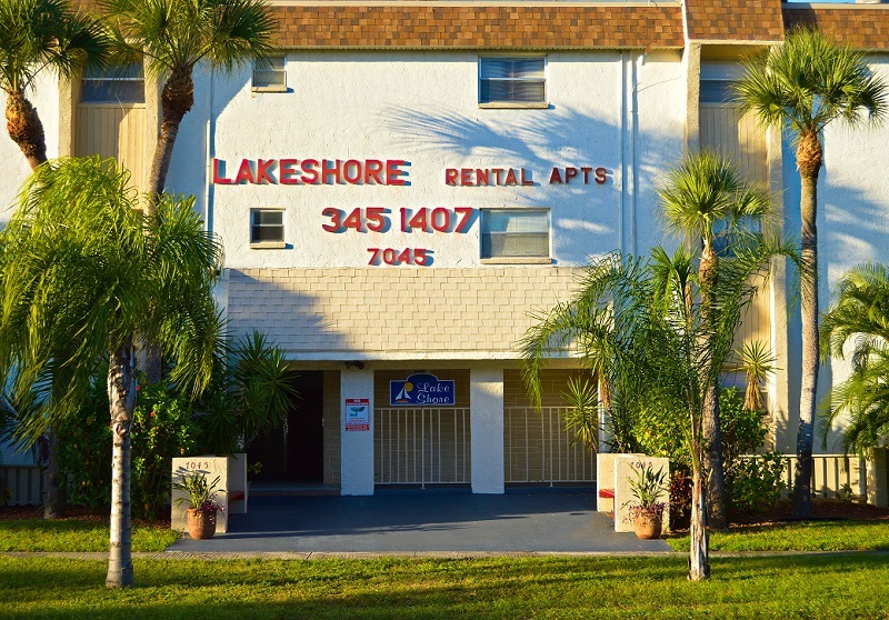 Primary Photo - Lakeshore Apartments