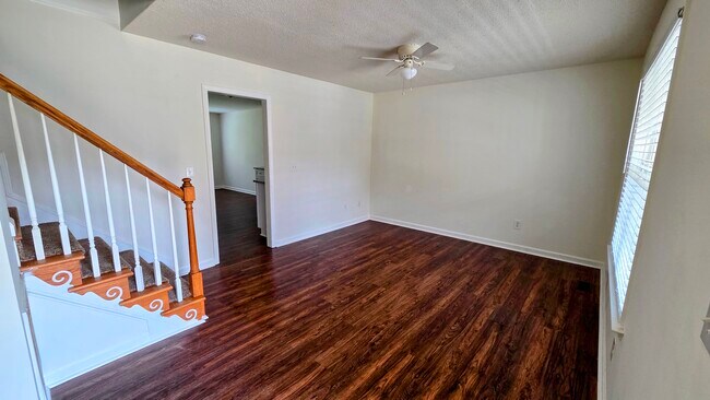 Foto del edificio - 210 Wimbledon Ct