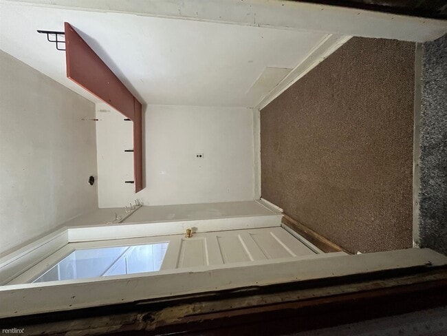 Building Photo - 3 br, 1 bath House - 728 Main St