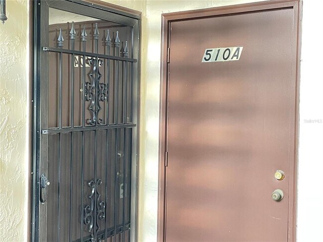 Foto del edificio - 510 Fairways Cir