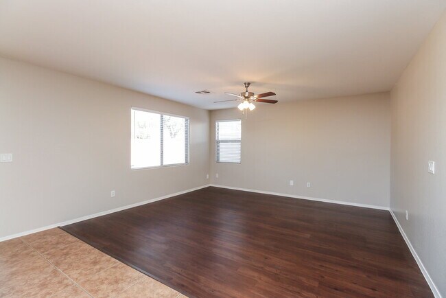 Foto del edificio - 960 N 168th Dr