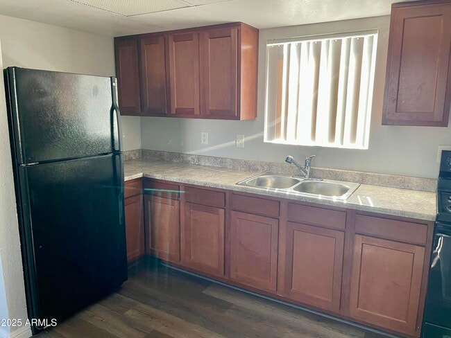 Foto del edificio - 2301 N 28th St