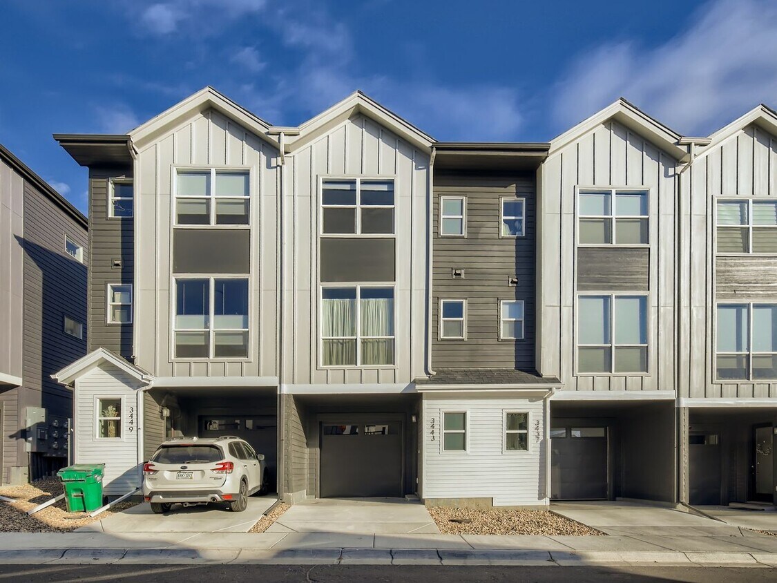 Foto principal - New Townhome with Private Patio