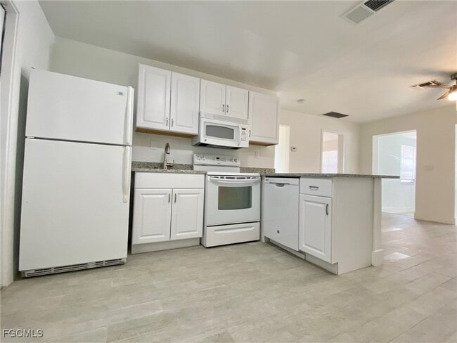 Foto del edificio - 317 Tarpon Dr