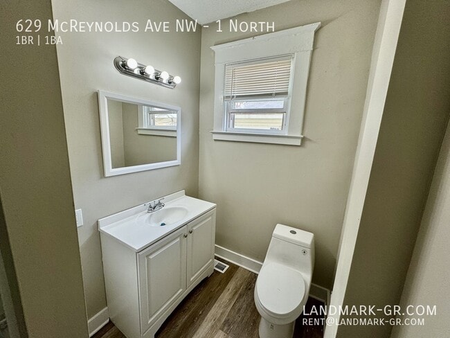 Foto del edificio - 629 Mc Reynolds Ave NW