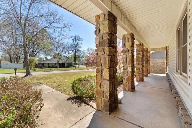 Foto del edificio - 3222 S.54th Street-