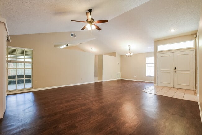 Building Photo - 711 White River Dr