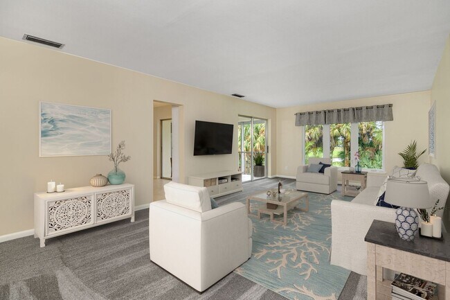 Foto del edificio - Beautiful 2BR/2BA Naples Condo with 1 Car ...