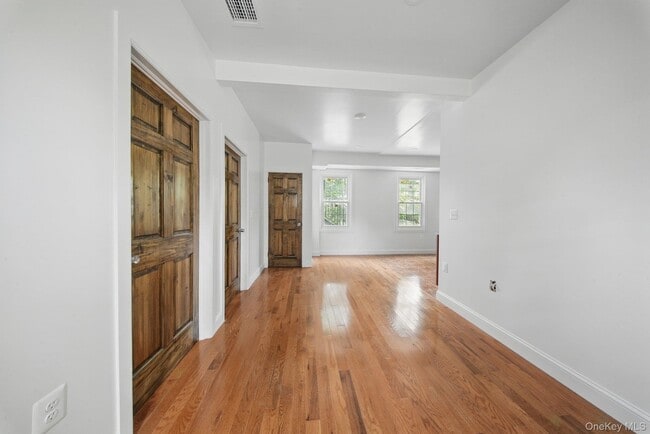 Building Photo - 14 Yankee Pl