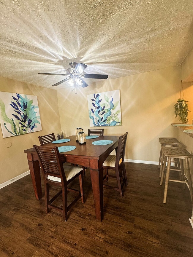 Dining Area - Turtle Lake