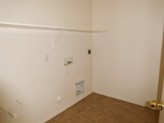 Foto del edificio - Coming soon!! Huge 2700 SFT, Golf-view Com...