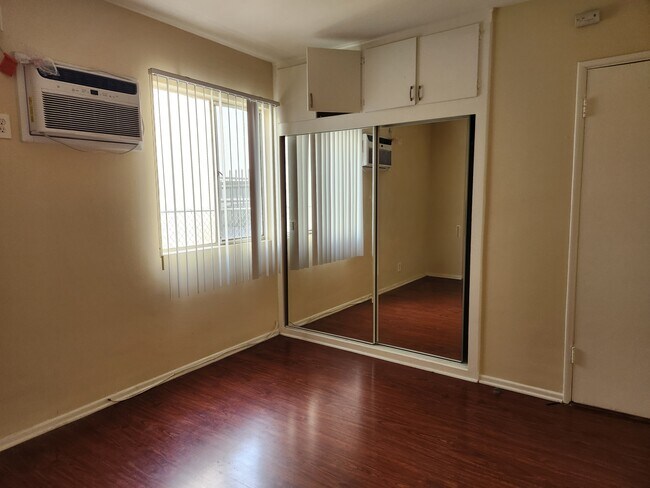 Foto del edificio - 1226 Gower N St