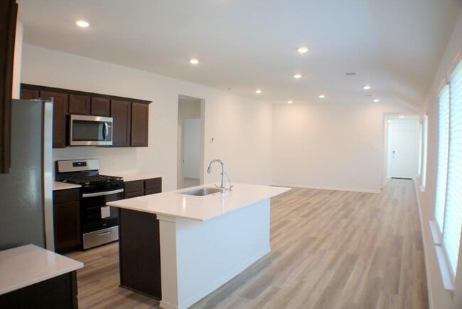 Building Photo - 1015 Maple Sunset Ct