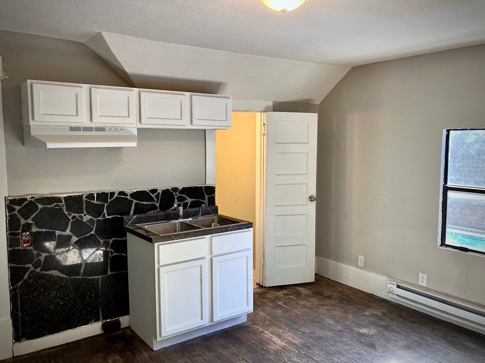 Foto principal - 2505 E 2nd St N