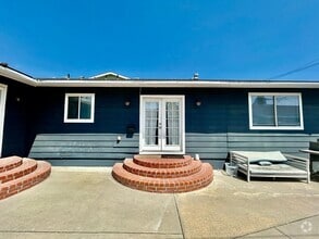 Building Photo - 5128 Lincoln Ave