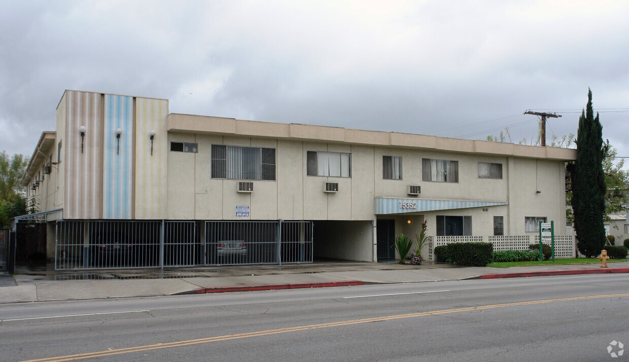 Building Photo - 15352 Vanowen Street
