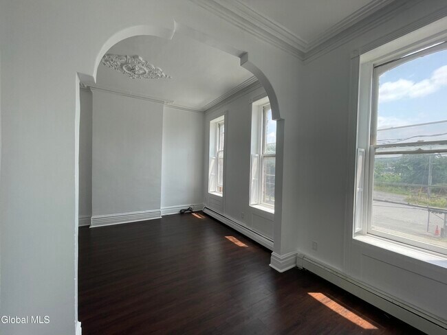 Building Photo - 475 S Pearl St