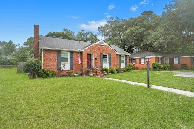 Foto del edificio - Charming 3-Bedroom Home in Savannah’s Parkside Neighborhood
