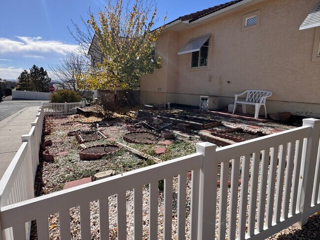 Foto del edificio - Fully Furnished 3Bed, 2Bath, 2Car Garage in Grand Junction City!!!!