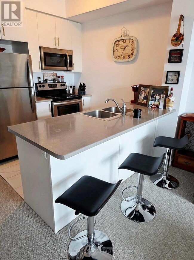 Building Photo - 125 Shoreview Pl