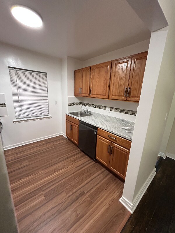 Foto del edificio - 429 Revere Ave