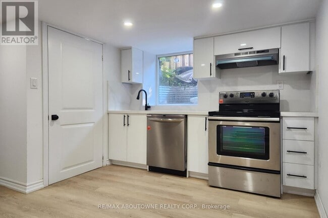 Building Photo - 177 Chatham St