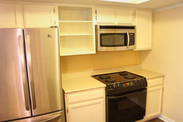 Foto del edificio - Cute & Affordable 2 Bedroom Condo in Cary!...