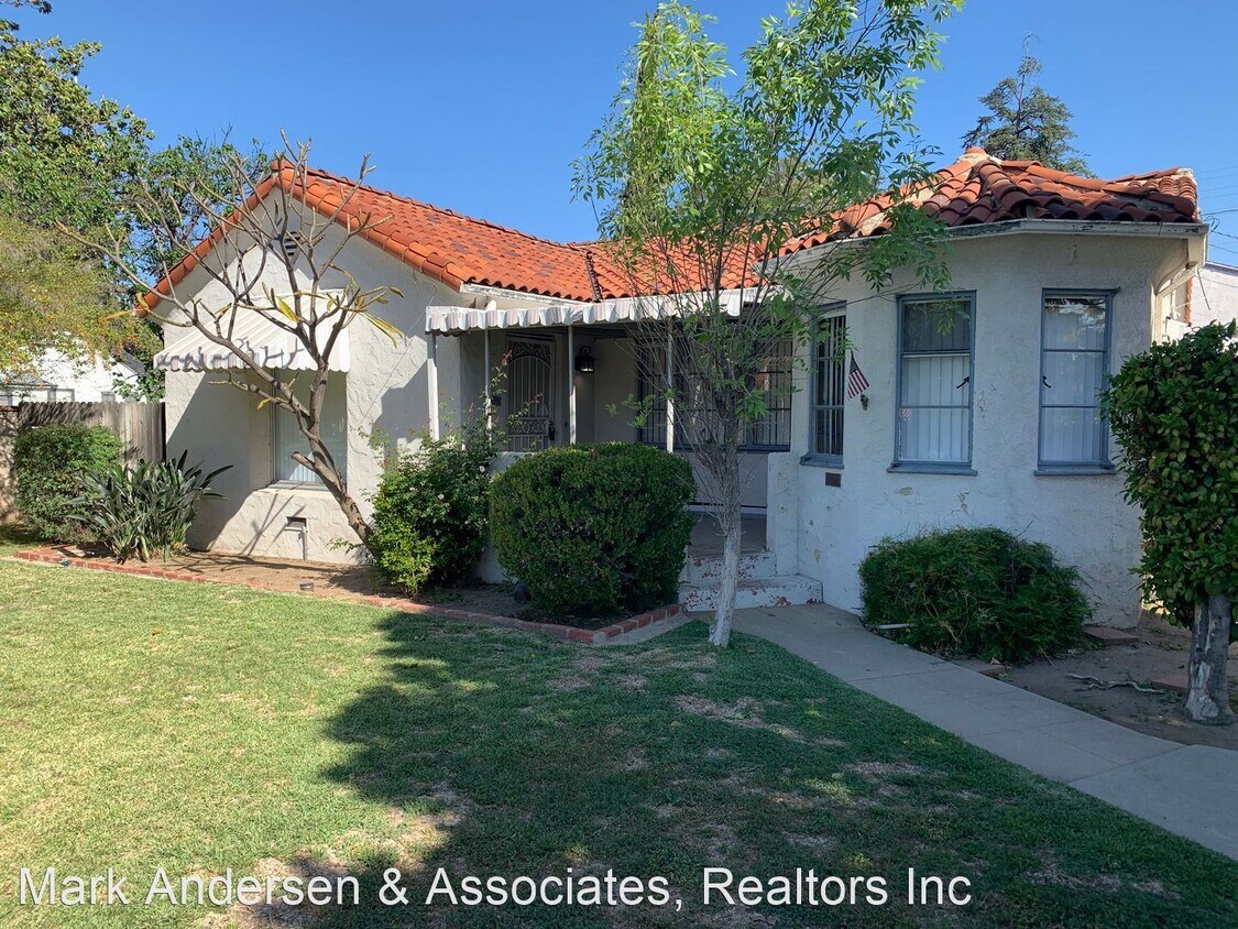 Primary Photo - 2 br, 1 bath House - 465 W PALM DRIVE