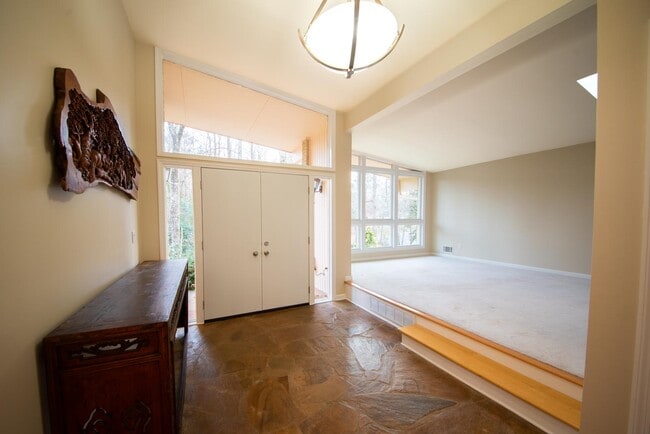 Photo - 6495 Vernon Woods Dr NE House