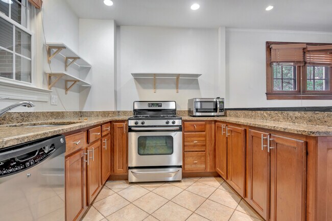 Foto del edificio - 5900 2nd Pl NW