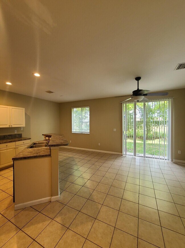 Building Photo - 1239 Lucaya Dr