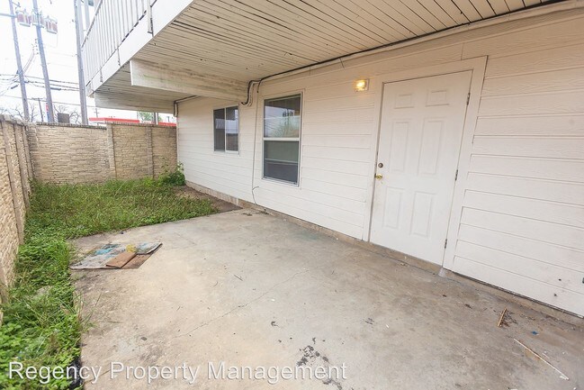 Building Photo - 4300 Fredericksburg Rd