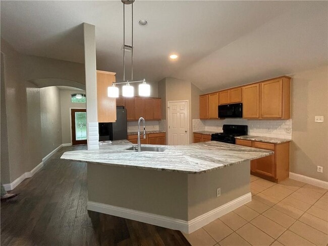 Building Photo - 18512 Sandy Bottom Dr