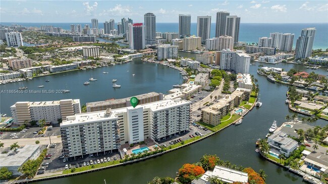 Foto del edificio - 401 Golden Isles Dr