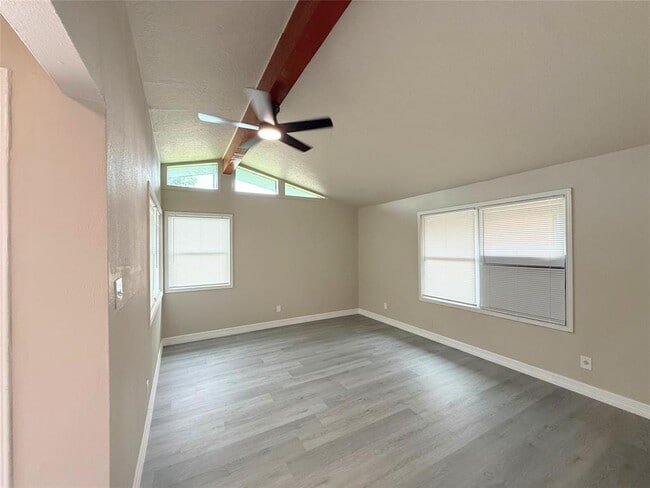 Building Photo - 2214 Marlen Ave