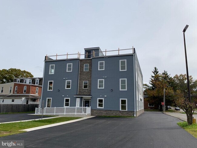 Foto del edificio - 1033 W Bridge St