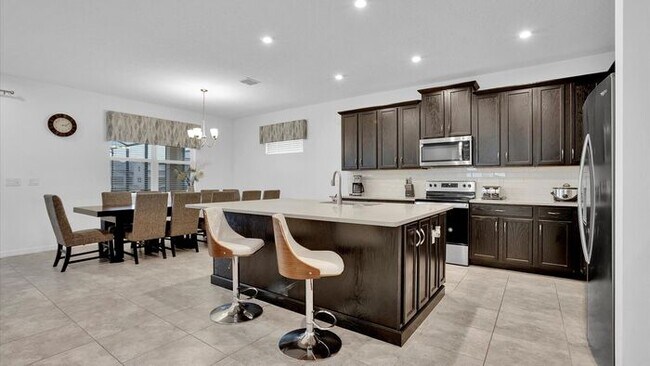 Building Photo - HRA8960