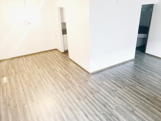 Building Photo - 1260 Landmark Trail S