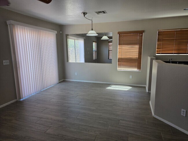 Building Photo - Madisen Estates 9599 N 81 Dr.