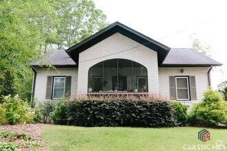 Building Photo - 446 Morton Ave