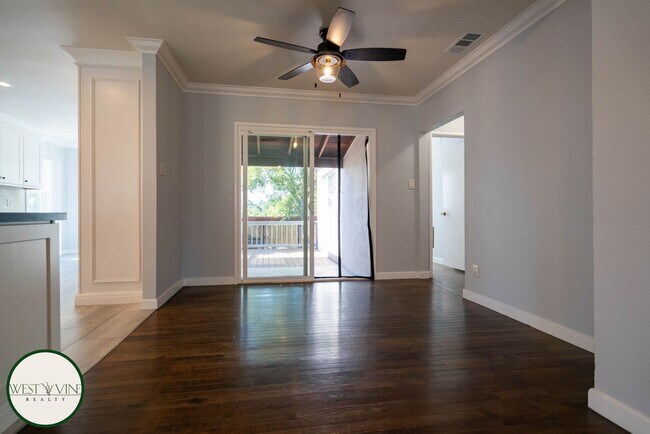 Foto del edificio - Gorgeous Single Story Home w/ Expansive Ba...