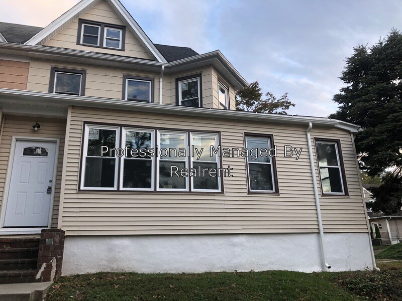 Primary Photo - 716 Magill Ave