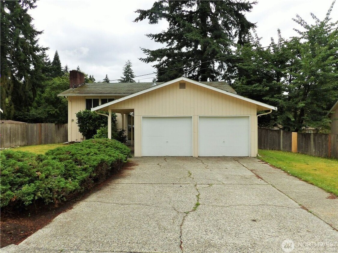 Primary Photo - 5Bd/2Ba Bellevue Home