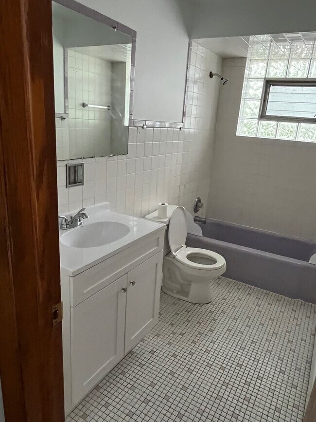Foto del edificio - 6234 W 63rd St