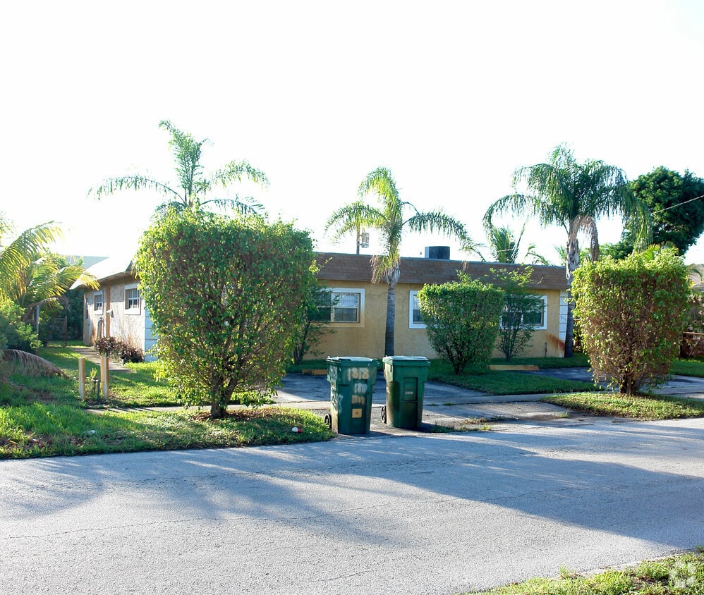 Building Photo - 1816 NW 52nd Ave