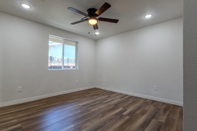 Foto del edificio - 3232 Sanguinetti Ln